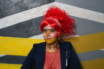 Retrato de chica joven con estética punk y post-punk (tribu urbana futurista) con peluca roja y...