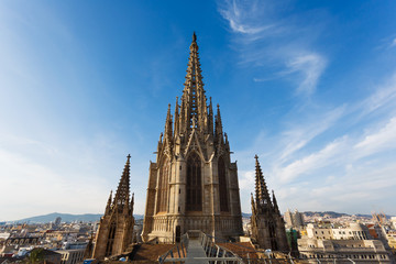 Türme der gotischen Kirche, Barcelona © castenoid