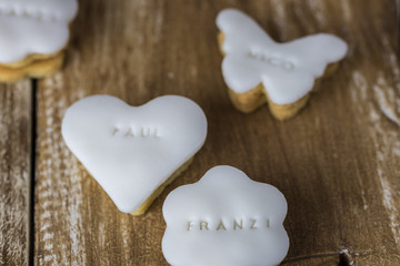 Leckere Hochzeitskekse mit Schoko und Fondant