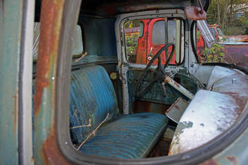 Old pickup rusting away