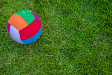Fototapeta na wymiar Soccer ball cotton on green field.(Selective focus)