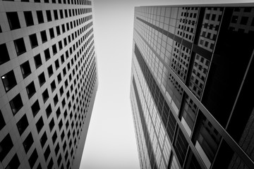 Häuserschlucht in Tokyo - Wolkenkratzer