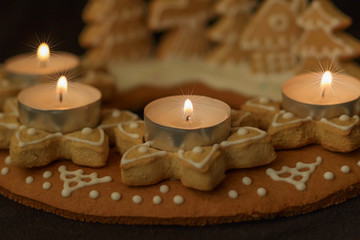 gingerbread wreath detail