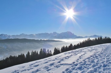 Sonne über Winterlandschaft