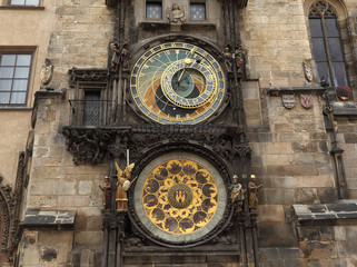 Obraz premium Installed in 1410, the medieval Astronomical Clock is located on the southern wall of Old Town City Hall, Prague, Czech Republic.