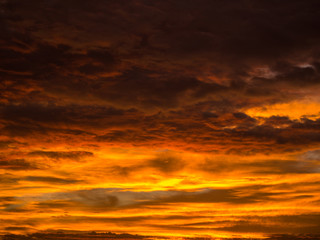 Fototapeta premium Golden Yellow Mixed with Gray Clouds