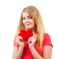 Obraz na płótnie Canvas Woman blonde girl holding red heart love symbol