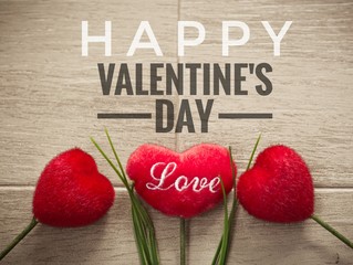 Naklejka premium Hello Valentine's Day words on red heart and wooden background