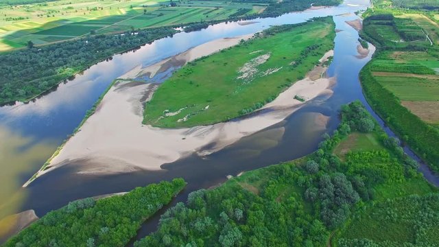 Przelot dronem nad Krowią Wyspą