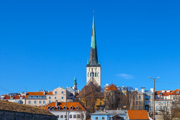 Obraz premium Beautiful St. Olaf church and houses of old Tallinn