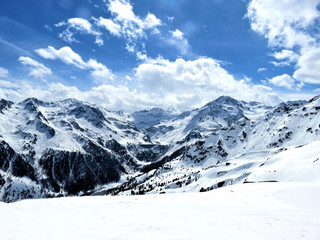 Fototapeta na wymiar Montagne suisse
