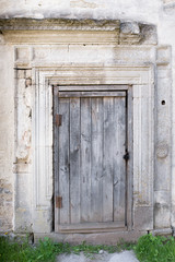 Fototapeta na wymiar stone wall and old door