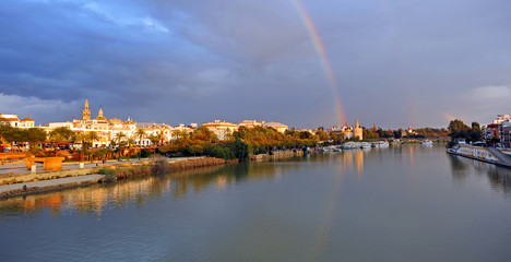 Arco iris sobre Sevilla, Espa&ntilde;a
