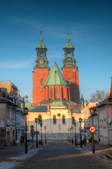 Katedra w Gnieźnie w pogodny dzień