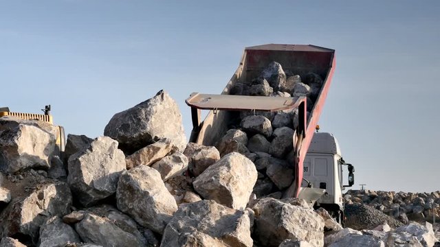 d&eacute;chargement de rochers