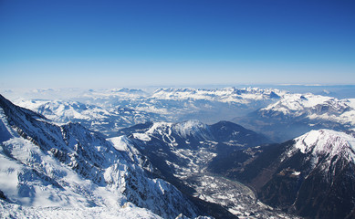 Fototapeta na wymiar Chamonix Valley from the Aiguille du midi station