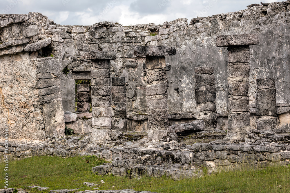 Wall mural Ancient Mayan House of the Columns in Tulum, Quintana Roo, Mexico