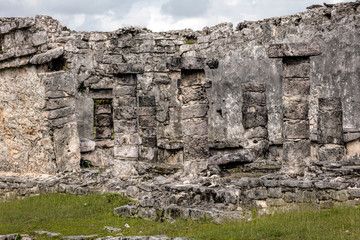 Naklejka premium Ancient Mayan House of the Columns in Tulum, Quintana Roo, Mexico