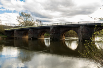 Fototapeta na wymiar Wilton Bridge crossing River Wye near Ross on Wye.