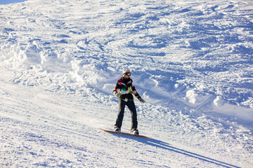Fototapeta na wymiar Snowboarder doing a toe side carve with deep blue sky in background