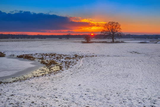 HDR Winterlandschaft 5 / Sonnenuntergang bei Pred&ouml;hlsau (Landkreis L&uuml;chow-Dannenberg, Niedersachsen). Aufgenommen am 16. Januar 2017.