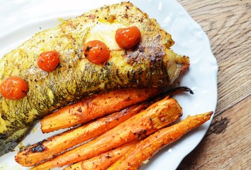 Szczupak pieczony z warzywami 