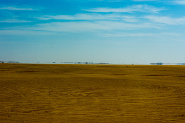 Obraz premium A mirage illusion in desert on horizon