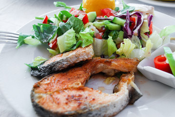 grill salmon with vegetables