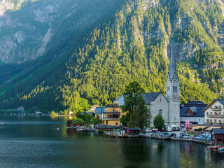 Fototapeta premium Famous Hallstatt mountain village and Hallstaetter lake, Austrai