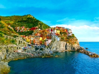 Fototapety  Colorful traditional houses on a rock over Mediterranean sea, Manarola, Cinque Terre, Italy