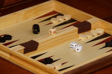 Naklejka premium Cubes and game pieces on a backgammon board