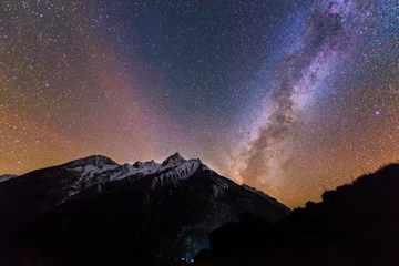 Stickers pour porte Manaslu Milky way on starred sky in the mountains