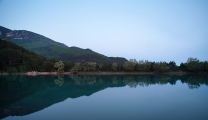 Fototapeta na wymiar lake in the mountains of the Crimea 