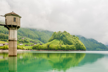 Fototapeta na wymiar Lungern lake in Switzerland