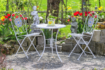 romantischer Platz im Ziergarten