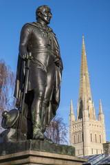 Fototapeta premium Duke of Wellington Statue and Norwich Cathedral