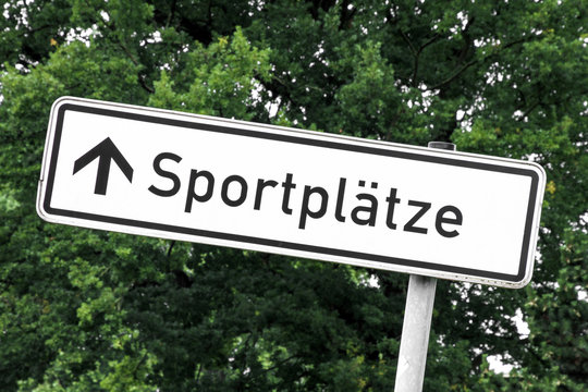 Wegweiser zu den Sportpl&auml;tzen