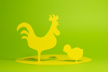 Parent and child of chickens, illustrated by a paper cutout which drawn without reference images.
