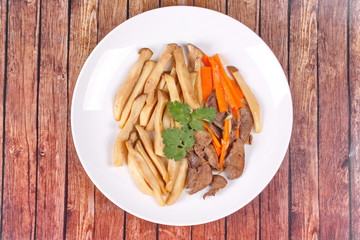 Fried eryngii mushroom with pork liver and carrot.