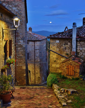 spunta la luna a Mensano