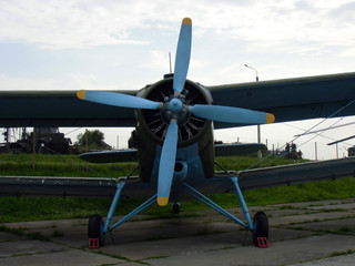Naklejka na ściany i meble old propeller plane