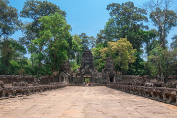 Fototapeta na wymiar The entrance to Angkor