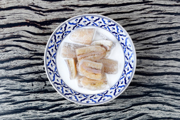 Ready served cultivated banana in coconut milk .