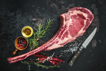 Plexiglas foto achterwand Droog gerijpte rauwe tomahawk-biefstuk © Alexander Raths