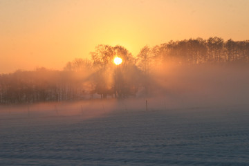 Fototapeta na wymiar Sonnenuntergang mit Nebel