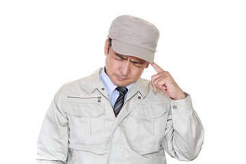 頭痛を訴える宅配人
