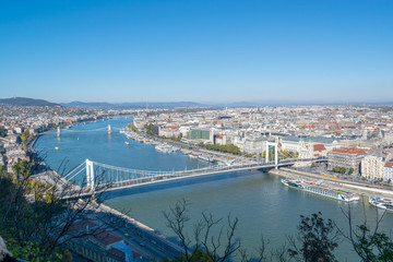Obraz premium View of the Danube river with bastion and bridge in Budapest