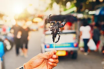 Foto op Plexiglas Thai vendor showing roasted scorpio © Chalabala