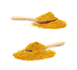 Pile of powdered curry spice isolated - obrazy, fototapety, plakaty