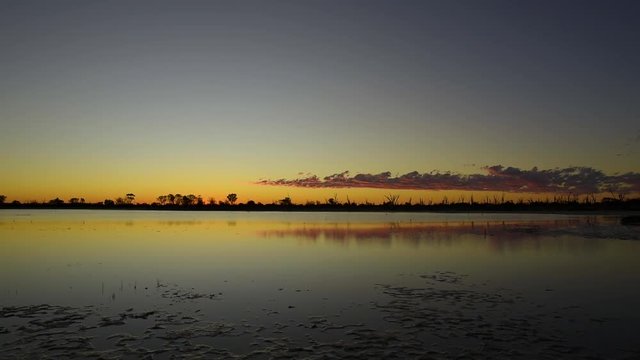 Sonnenuntergang am Salzsee Lake Ninan im Golden Outback, Wongan Hills, Wheatbelt, Western Australia, Australien, Timelapse
